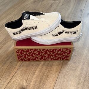 VANS SK8 LOW Soft Suede Marshmallow Dalmatian Print Fur Decor Skate Gym Shoes
